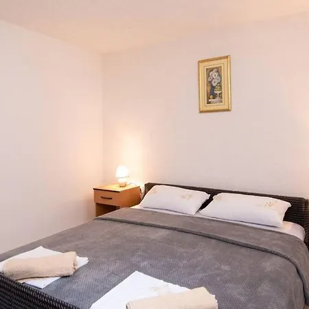 Appartement Harfa 3 *